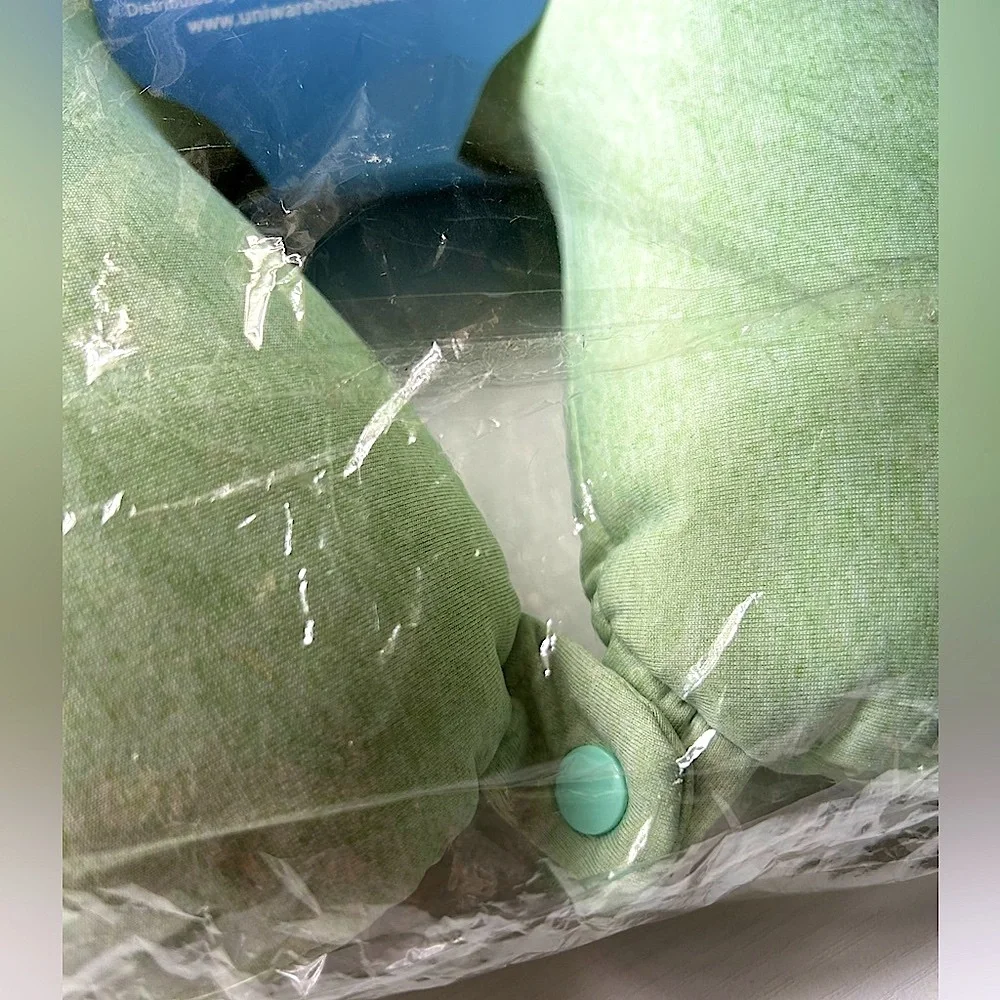 NWT Travel neck pillow beanie green